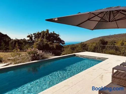 Villa in Hanglage mit Pool und Meerblick - Image 1