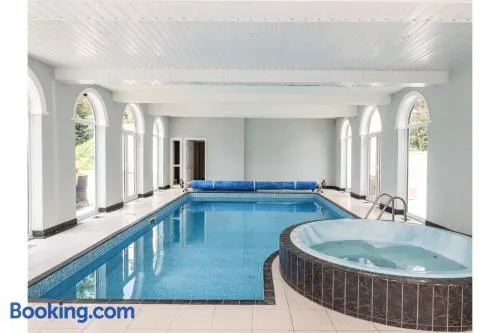 Luxurious 6 Bedroom Villa with Pool Sleeps 12 - Image 1