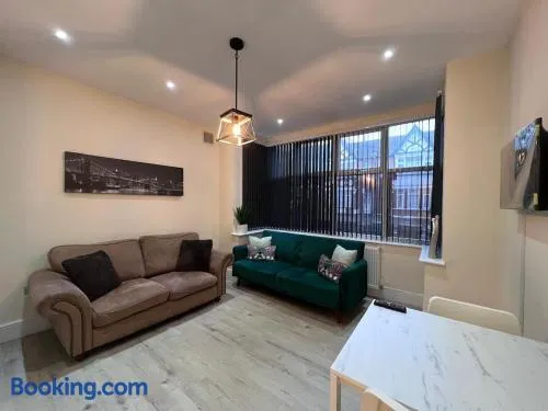 Great location 1 bed stylish flat - Image 1