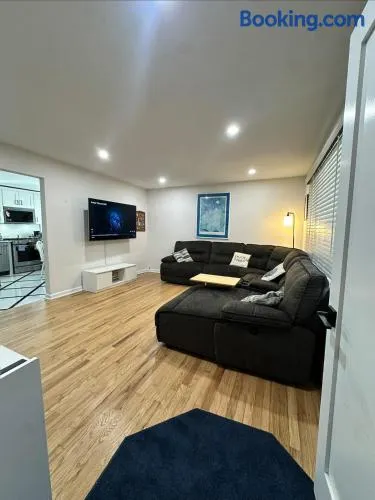 Modern 2 bed Apt-15mins to World Cup Stadium-30mins NYC - Image 1