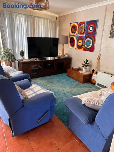 Red Emperor a trendy, modern townhouse in the heart of Esperance - Image 1
