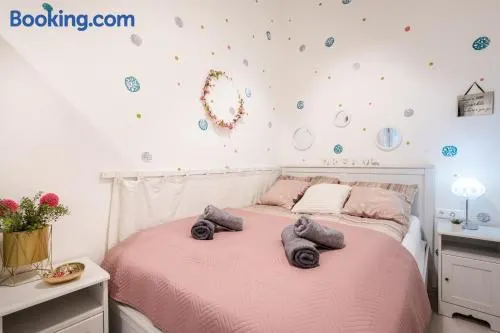 Triangle Apartment - FREE PARKING! - Image 1