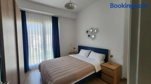 PMTR BAR Luxury Sea View 2BR Apartment Modern Pool Parking - Image 1