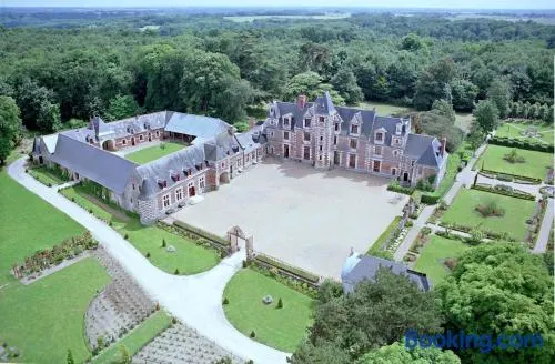 GITE DANINOU; meublé 3 chambres avec terrasse (1er étage du château) , salon et cuisine ouverte - Image 1