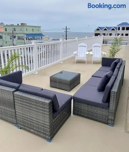 Penthouse on the beach - penthouse balcony and ocean views bay breeze sleeps 8 comfortably - Image 1
