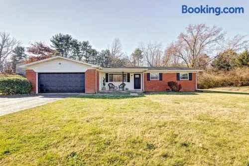 Beautiful 3 BR/2 Bath Very Close to IU & Downtown - Image 1