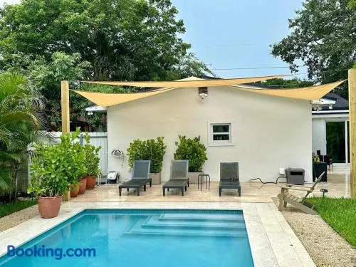 Vibrant 4bd 2ba Miami Home w POOL - Image 1