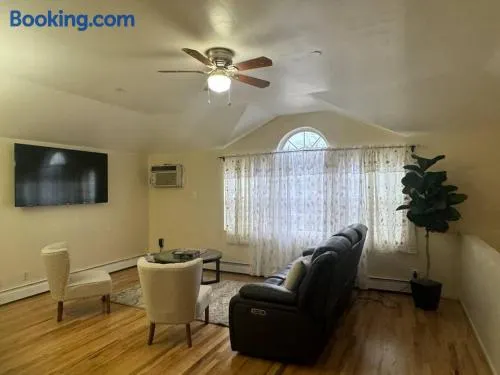 Luxury apartment close to JFK Airport - Image 1