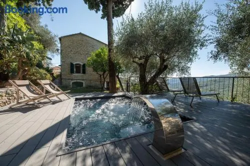 Rustic villa with garden and whirlpool - Image 1