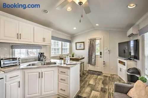 Hidden Gem Cottages & Cozy Suites At Equestrian House - Image 1