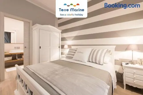 La Bonheur, Terre Marine - Image 1