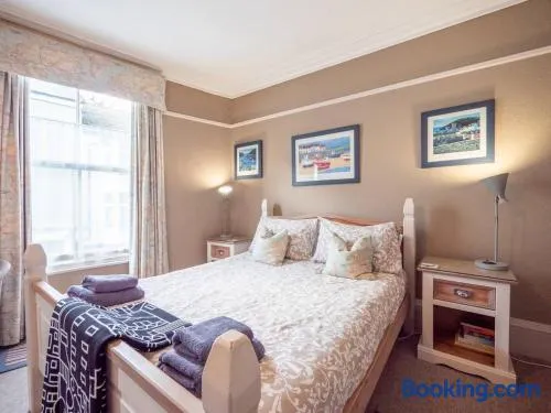 Cosy B&B with Parking Above Café Alf Resco - Image 1