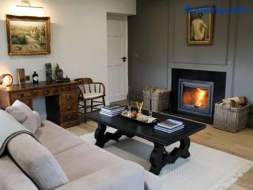 Willow Lodge Cashel- Rock View-Sleeps 8 guests-Spacious- Cosy - Image 1