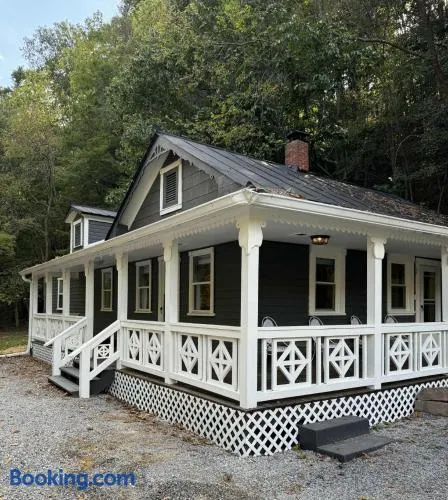 The Renovated Farmhouse at Seneca Rocks - Image 1