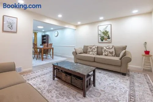 Amherst 4 bedroom house 25 mins to Niagara falls - Image 1