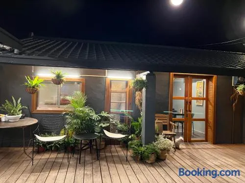 撒花咖啡民宿 Sakinu & Hanaku Cafe' Hostel - Image 1