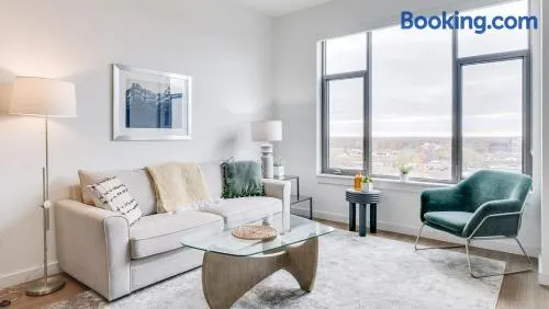 Landing - Modern Apartment with Amazing Amenities (ID3010) - Image 1