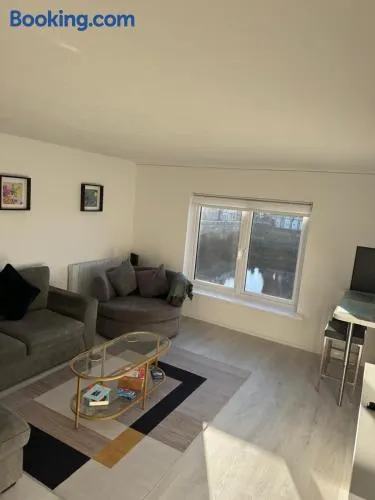 Exceptional 1 bedroom riverside 2E apartment - Image 1