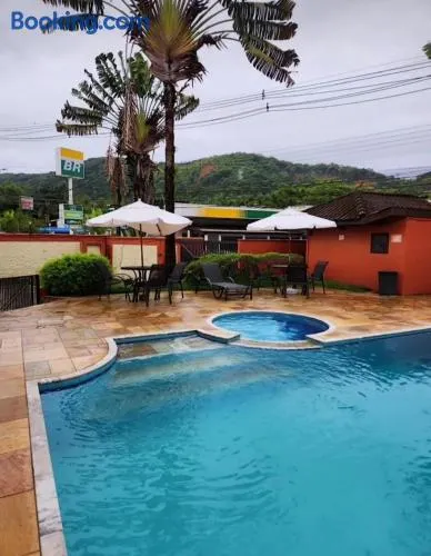Flat em Juquehy - Condomínio com portaria e com piscina próximo praia - Image 1
