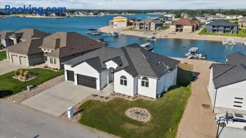 Lakefront Mansion!Close to SAC&Mahoney State Park! - Image 1