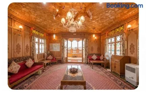 The Martin's Houseboat - Image 1