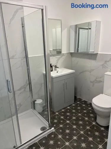 Modern & Spacious House - Image 1