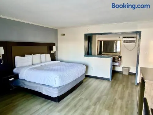 Budget Inn Conway - Image 1