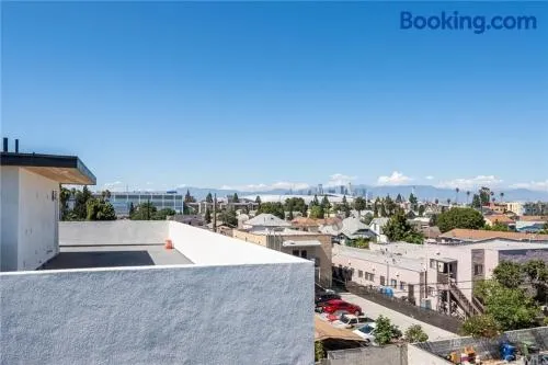 Blue Central Stay Near USC, BMO Stadium & Downtown LA - Image 1