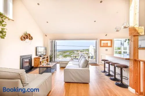 Sea views, Cornwall, Portreath, hot tub, sauna - Image 1