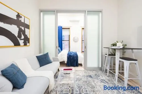 317-4A NEW Modern 1BR W&D Walk to Central Park - Image 1