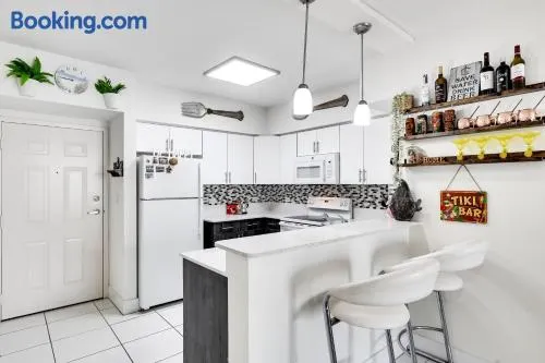 1 Bedroom Apt With Patio in South Riverside - Image 1