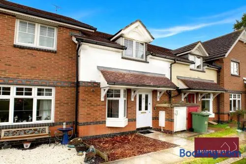 Bracknell - Modern 2 Bedroom House - With Parking - Image 1