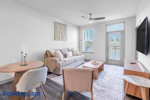 Warm, Inviting 2BD Apt In Matthews - Image 1