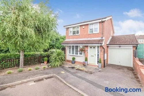 Wigmore Lodge - FREE Parking & Airport & M1 & Contractor & Leisure - Image 1