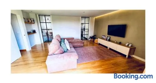 Lovely penthouse condo with pool - Image 1