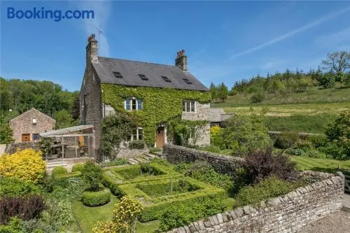 Large Country Farmhouse - Image 1