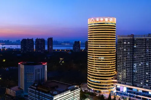 Atour Hotel Wuhan Impression City Qingshan - Image 1
