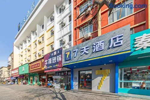 7Days Inn Xi'an East Street - Image 1