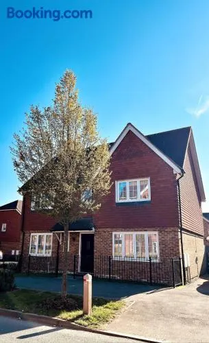 4 Bedroom home with study space - Image 1