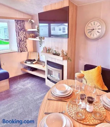 The Eden - Sleeps 8 Pet Friendly Free Wi-Fi With Patio & Hub Passes Camber Sands Cosy Spacious Modern 8 Berth Caravan - Image 1