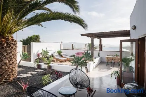 Casa Botanica - Central Island Location - 10 mins drive to Famara and La Santa - Image 1