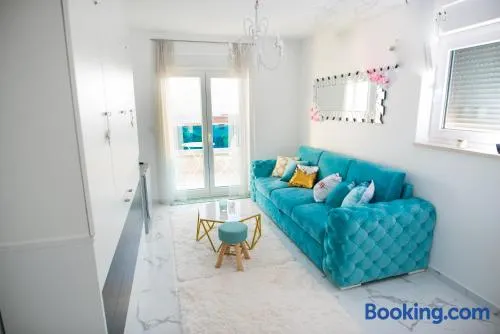 Sea view luxury studio apartment - Image 1