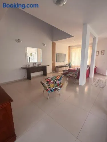 Casa com Piscina e Churrasqueira em Bertioga - Image 1