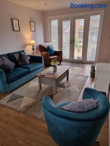 Begonia Cottage - Image 1