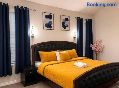 New Luxury King Suite Private Bath 2 Walk-In Closets Fast WiFi - Image 1