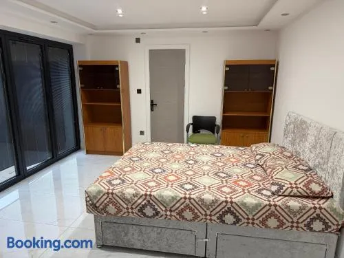 Studio Flat - Image 1