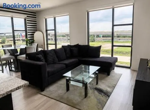 Luxury 2 bed 2 bathroom - Image 1