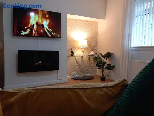 Douglas Apartment - Trains to Edin & Glasgow - Private Parking - Image 1