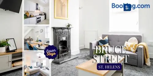 Spacious 3-Bedroom House in St Helens by Eason Stays, Ideal for Families & Business Travellers with Free Parking - Image 1