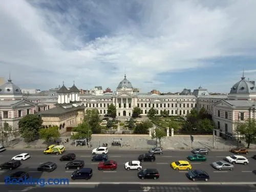 Universitate Apartment - Image 1